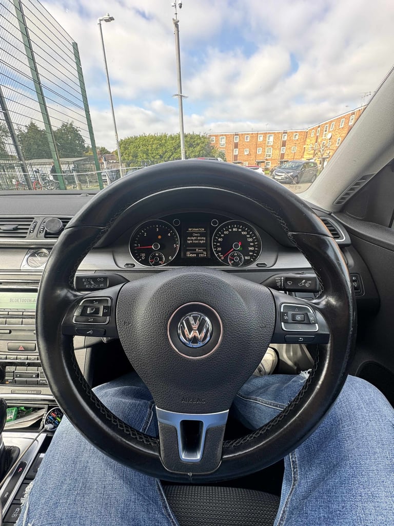 Volkswagen, PASSAT, Saloon, 2010, Semi-Auto, 1968 (cc), 4 doors