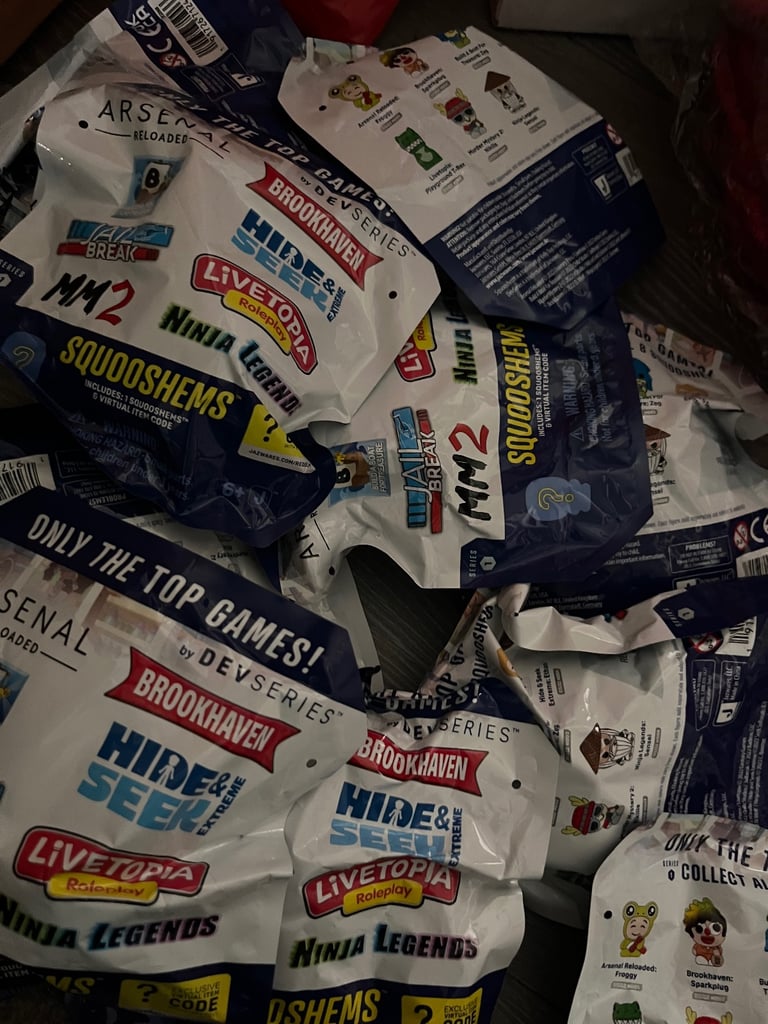 Wholesale bundle x10 - squooshems blind bag - toy lucky bags - games football Roblox