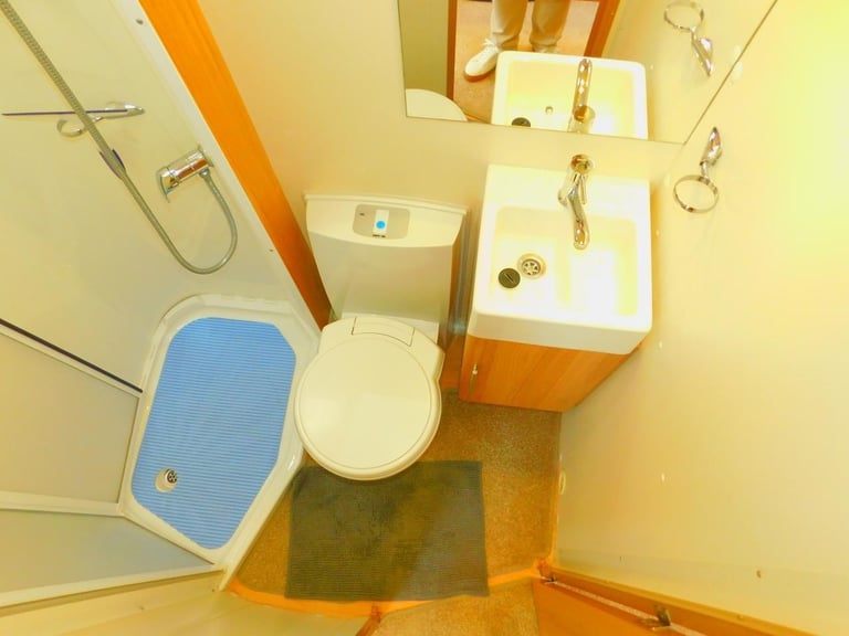 Bailey 625 Approach SE. Peugeot 2.2 Hdi Luxury 2 Berth Motorhome for Sale