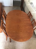 MCINTOSH DINING TABLE IN GOOD CONDITION WITH 4 CHAIRS