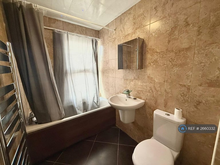 8 bedroom house in Blenheim Road, Reading, RG1 (8 bed) (#2660332)