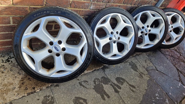 Ford Focus ST ford connect alloy wheels 
