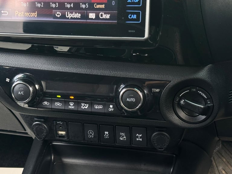 2018 Toyota Hilux 2.4 D-4D Invincible Auto 4WD Euro 6 (s/s) 4dr (TSS) PICK UP Diesel Automatic