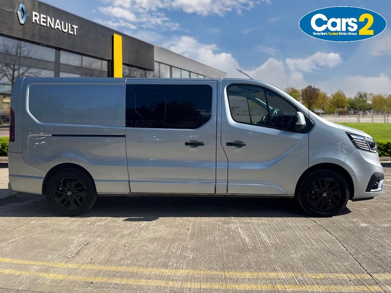 2022 Renault Trafic 270 EX 5dr Tip Auto [7 Seat] Crew Bus Diesel Automatic