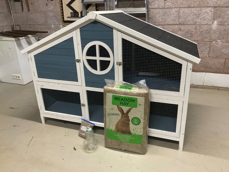Guinea Pig or Rabbit Hutch (Can Deliver) + Several Accessories. Ready to use Right Away