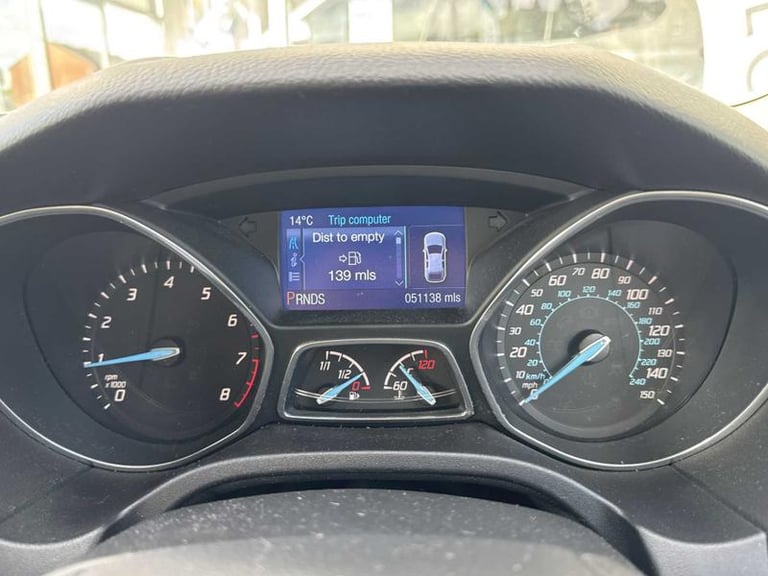 2014 Ford Focus 1.6 125 Zetec Navigator 5dr Powershift HATCHBACK PETROL Automatic