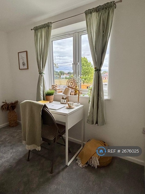 6 bedroom house in Cabell Road, Guildford, GU2 (6 bed) (#2676025)