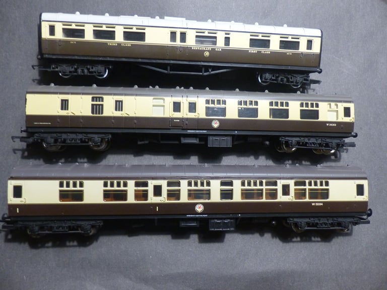 Hornby 3 coaches  00 gauge: restaurant, brake & corridor