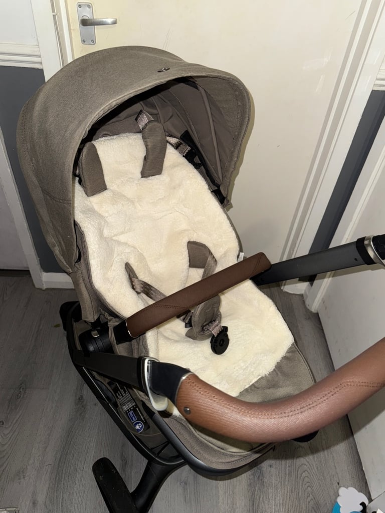 Full Maxi Cosi travel system 
