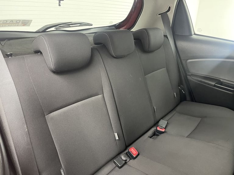 2017 Toyota Yaris 1.33 Dual VVT-i Design Hatchback 5dr Petrol Manual Euro 6 (Safety Sense) (9 Hat...