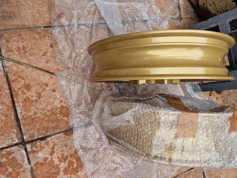 Pan european wheels and fork bottoms in gold