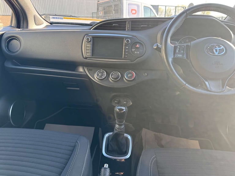 2017 Toyota Yaris 1.3 Yaris Design VVT-i 5dr - NATIONAL DELIVERY* Hatchback Petrol Manual