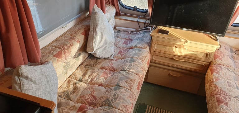 2000 Bailey Ranger 5 Berth Caravan For Sale