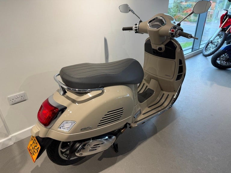 2024 VESPA GTS 300 HPE, '24 Plate with 967 miles