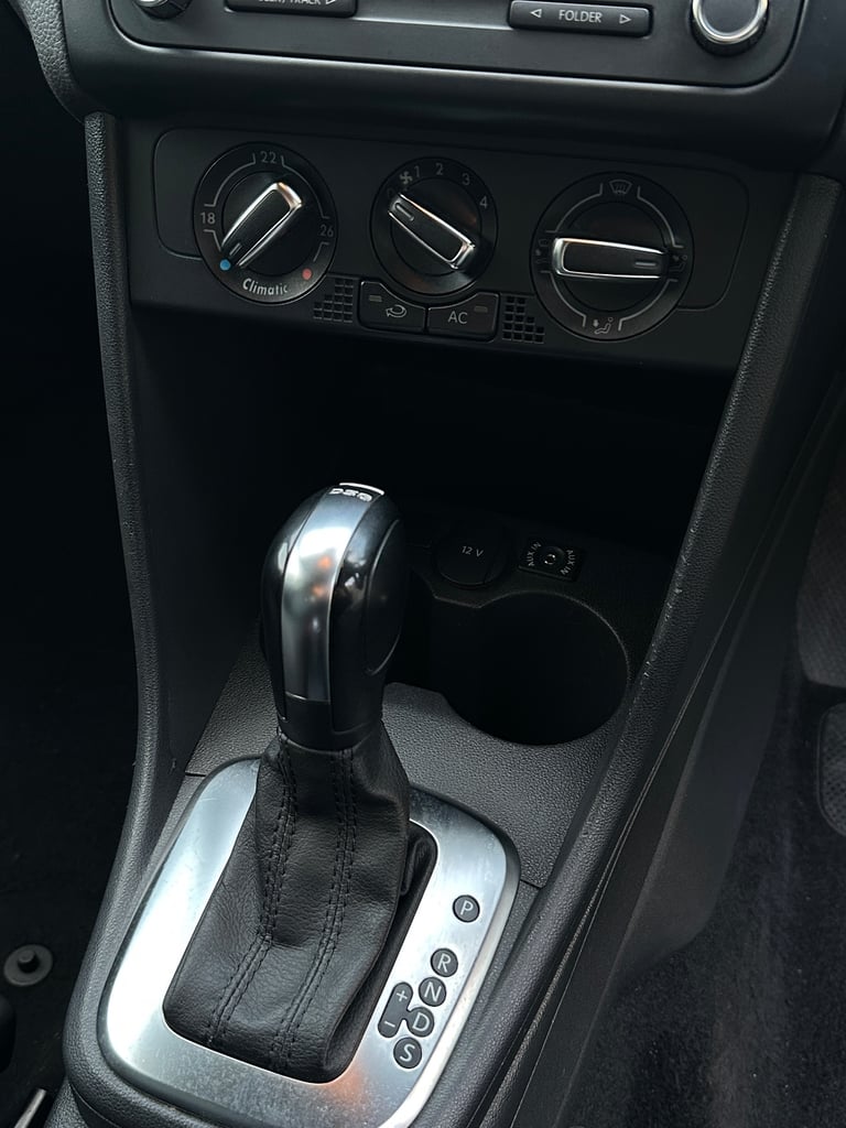 Volkswagen, POLO, Hatchback, 2011, Semi-Auto, 1390 (cc), 5 doors
