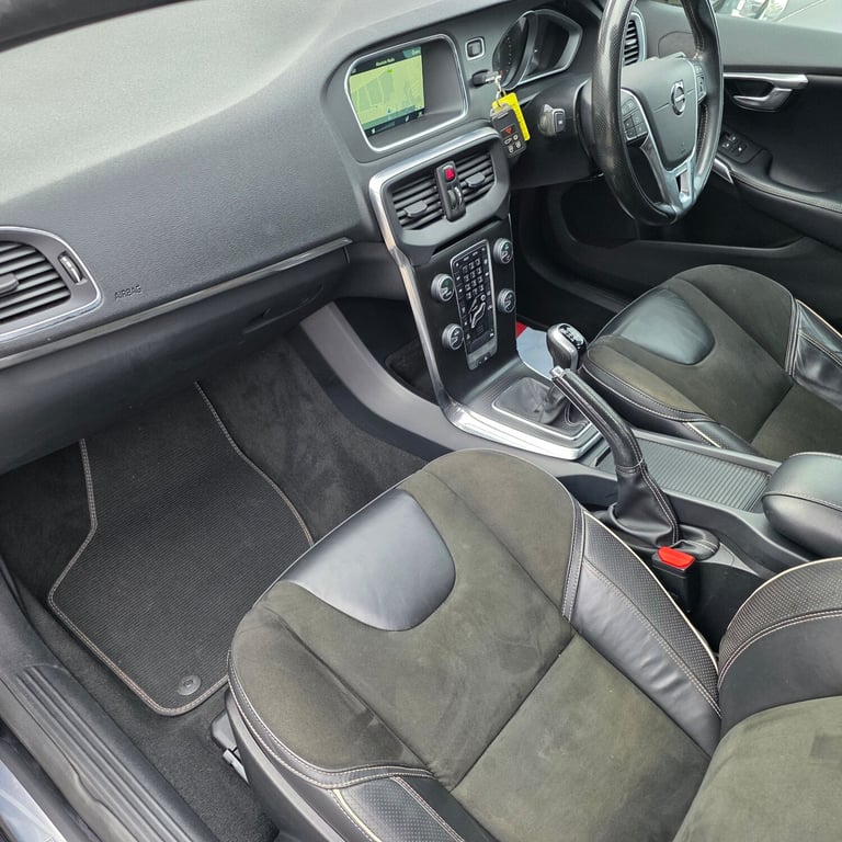 2017 Volvo V40 D2 [120] R DESIGN Nav Plus 5dr HATCHBACK Diesel Manual