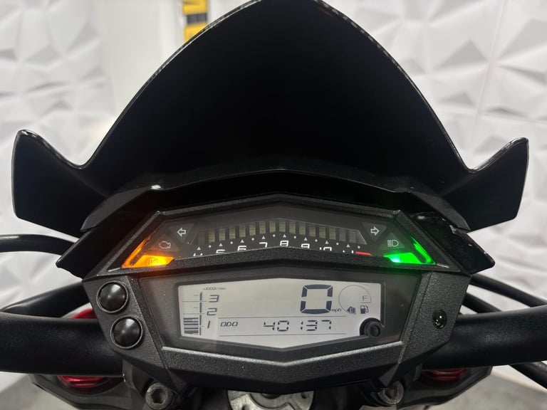 2016 Kawasaki ZR1000 | *WARRANTY PROVIDED*