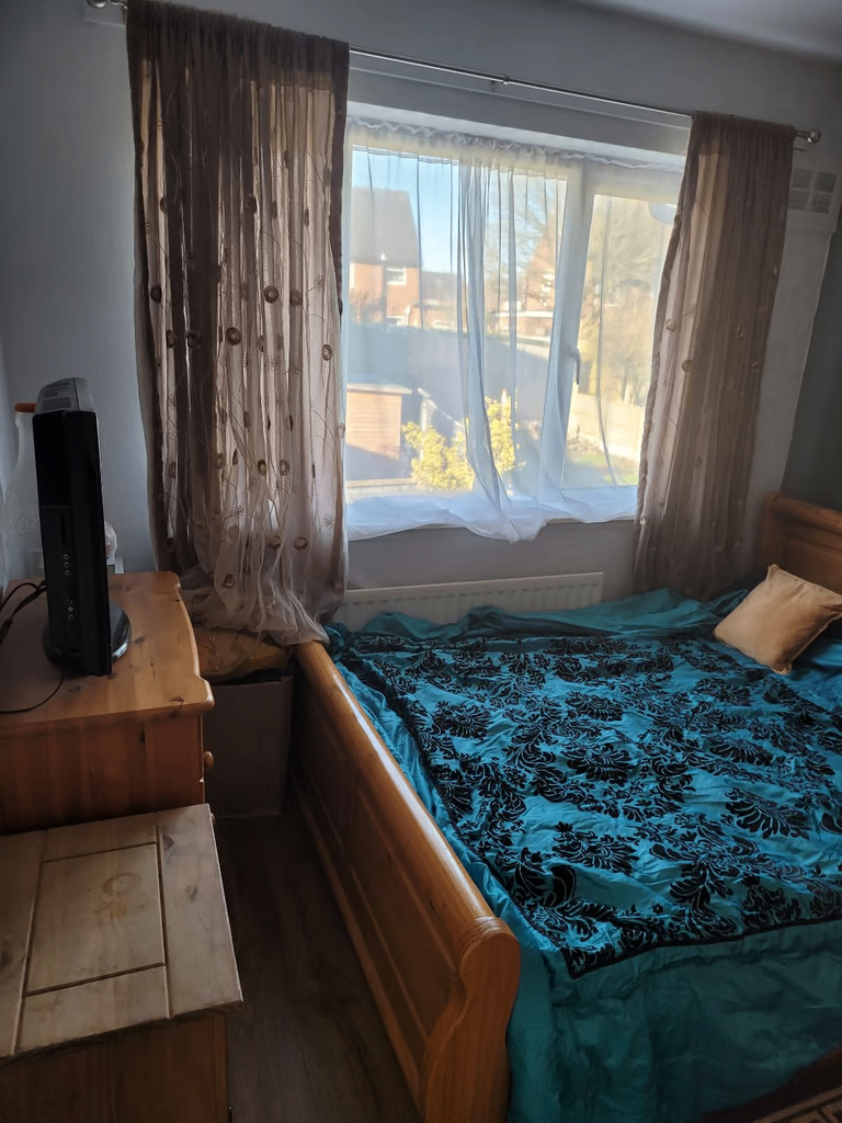 Spacious & Fully Furnished Double Room for Rent – TF4 2AR