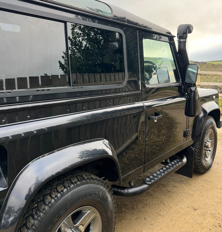 2011 - 61 Land Rover Defender 90 2.2 TDCi XS 4WD SWB Euro 5 WINDOW VAN Diesel