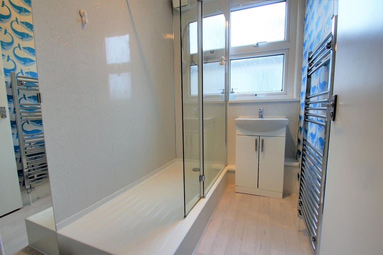 Double Bedroom in Professional Household