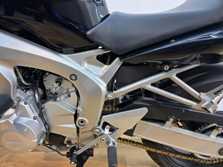 Yamaha FZ6 Fazer 600 Black 2004 - Crash Bobbins, Underseat Exhausts, 