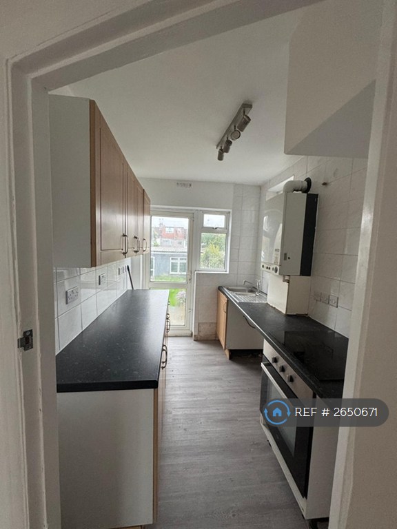 3 bedroom house in The Fairway, Northolt, UB5 (3 bed) (#2650671)