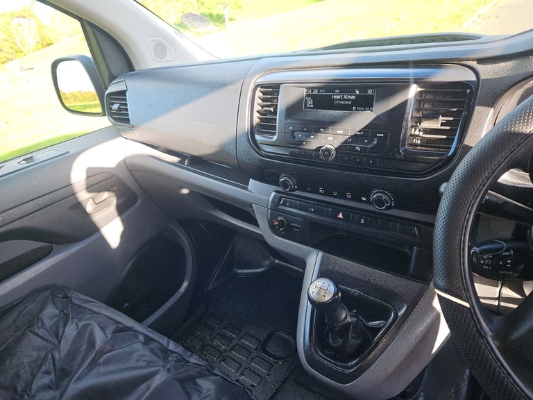 18/ reg Peugeot expert  hdi lwb fsh 1 owner sim vivaro trafic vito custom scudo dispatch ulez comp