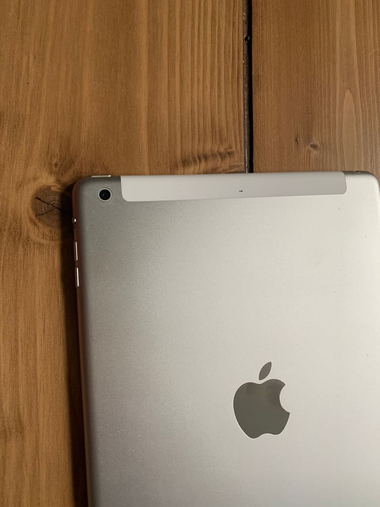 APPLE IPAD AIR 2 WIFI CELLULAR IOS15 - FREE new charger - Great condition - can deliver