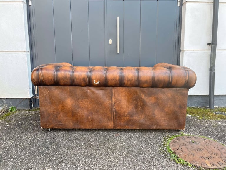 Stunning Fully buttoned Whisky Brown Leather Chesterfield 2-Seater Club Sofa