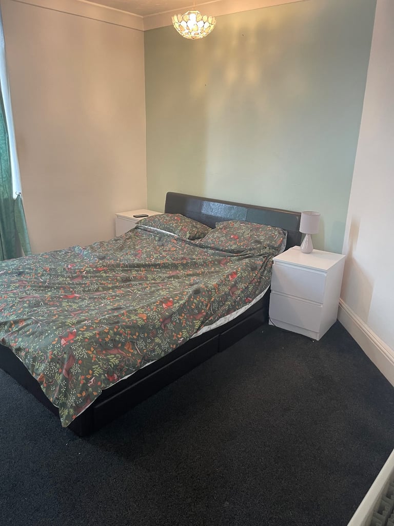 Master bedroom for rent