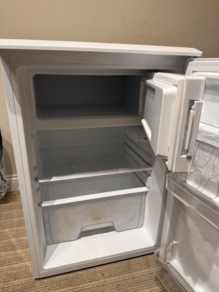 Currys Essentials Undercounter Fridge