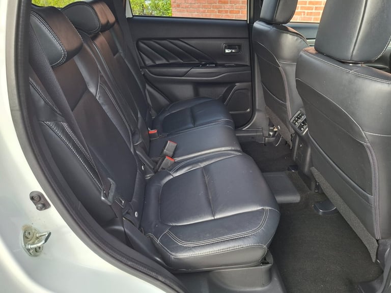 2021 21 Mitsubishi Outlander 2.4 PHEV Dynamic CVT Auto 4WD. 13.8kWh. 1 Owner.