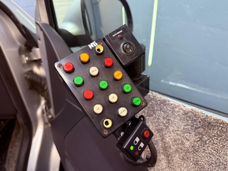 2011 Volkswagen Caravelle 2.0 TDI Executive DSG Euro 5 5dr MPV Diesel Automatic