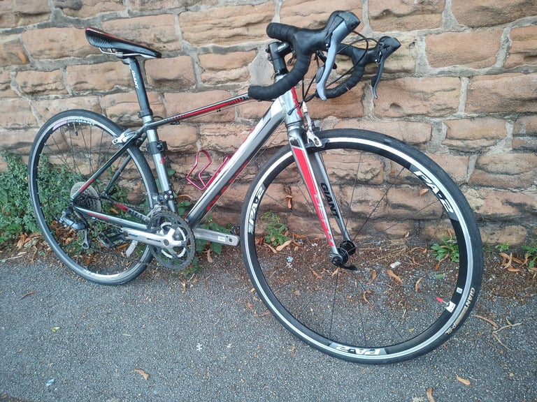 GIANT DEFY XS Light Weight Road Bike VGC