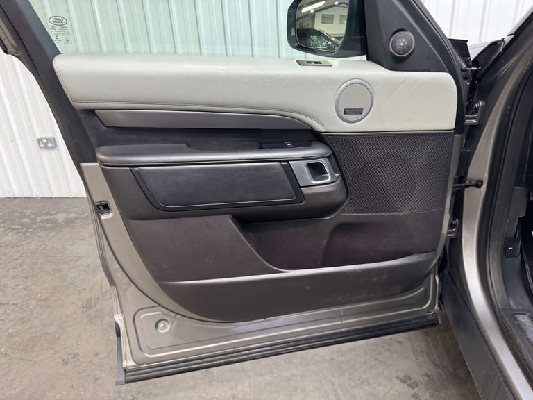 2017 Land Rover Discovery 3.0 Discovery Luxury HSE TD6 Auto 4WD 5dr SUV Diesel Automatic