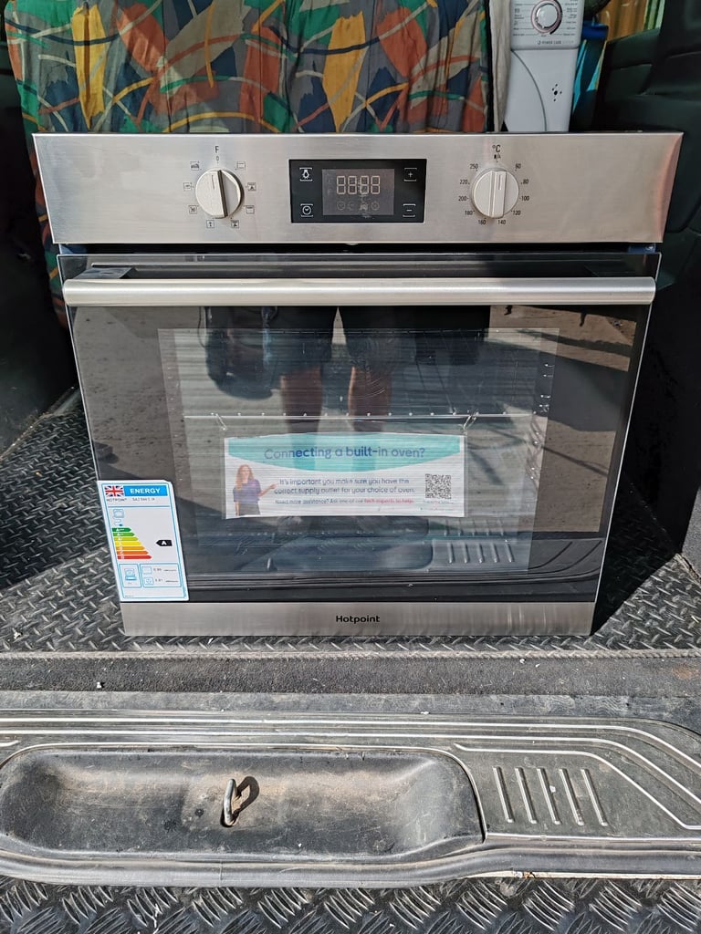 image for New Hotpoint SA2540HIX Oven 66L Built-In Electric Single RRP £249
