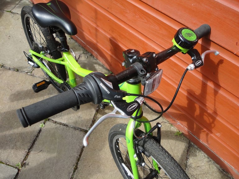 Carrera abyss childs bike suit age 6 to 8 years, 20 inch wheels, lightweight frame, 7 gears