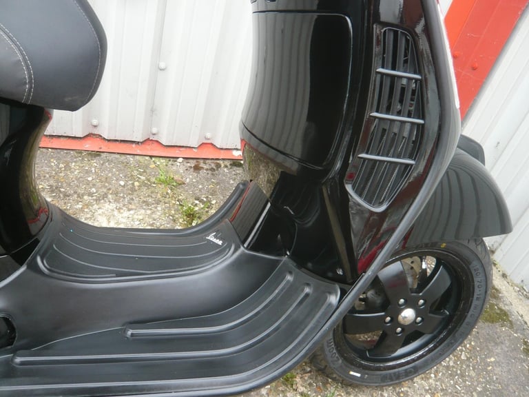 Piaggio Vespa GTS 125 SUPER 2014 LEARNER LEGAL SCOOTER 50 SH N X R RR MAX S WING