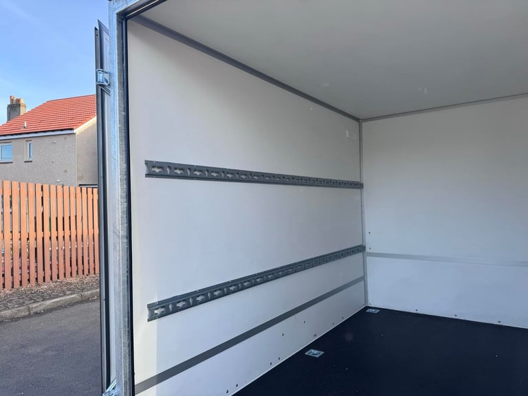 BRAND NEW 8FT X 5FT X 6FT SINGLE AXLE BOX TRAILER WITH BARN DOORS 1300KG BRAKED