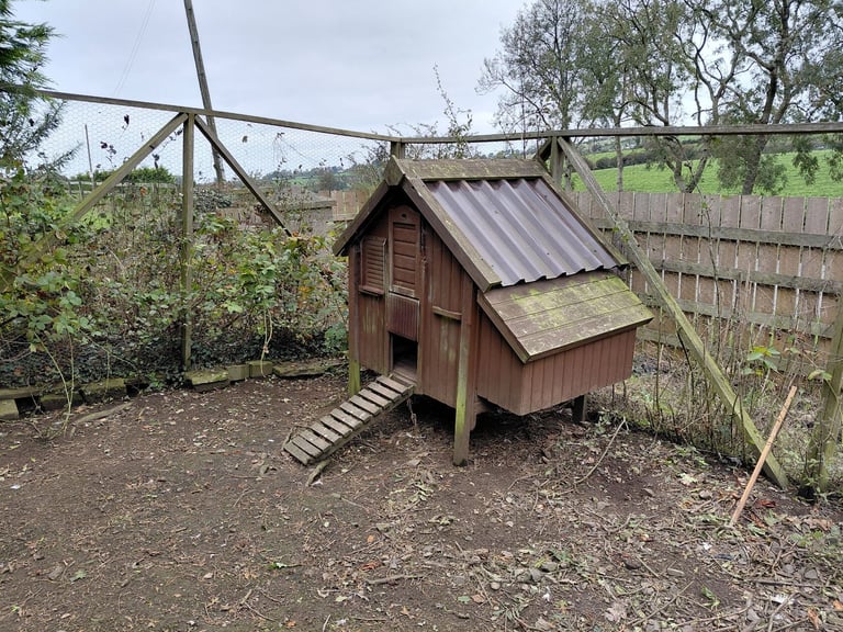 image for 2 henhouses