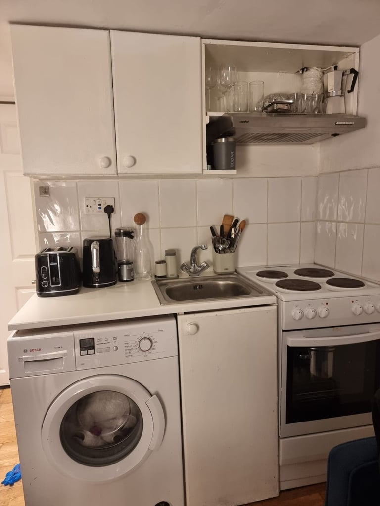 DSS FULHAM 1ST FL SELF CON STUDIO FLAT 10 MIN WALK TUBE &RIVER SHORT BUS RIDE TO CLAPHAM JUNCTION 