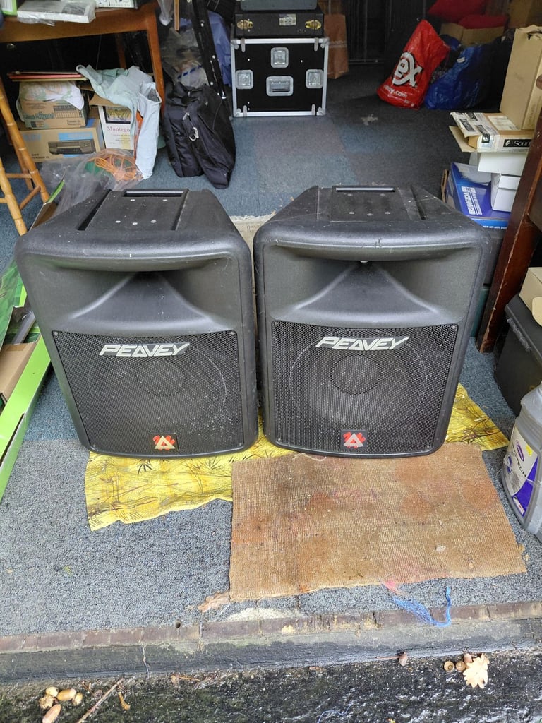 Pair Peavey Impulse 200 speakers 