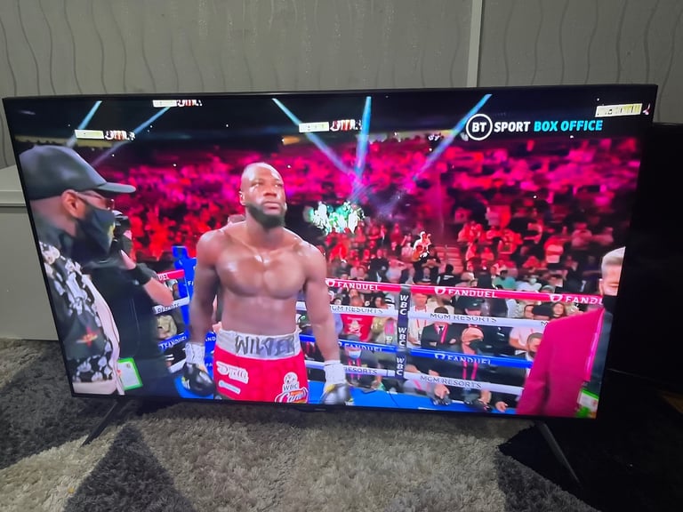 image for 50 inches Samsung smart 4k tv with remote in perfect condition 