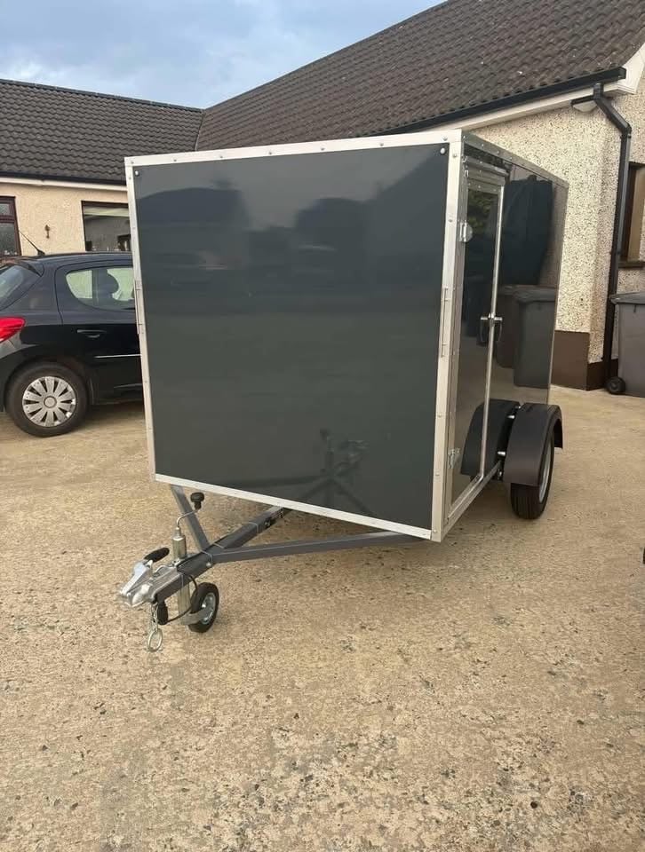 Car Trailer (Box Trailer) - 8 x 5 x 5