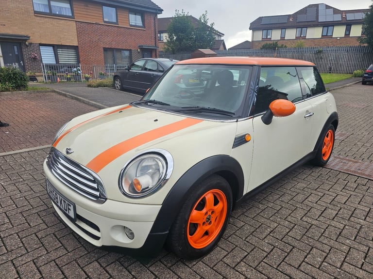 MINI COOPER D. 72MPG ON AVERAGE AND ONLY £20 PER YEAR ROAD TAX. 