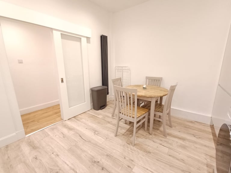 2 bedroom flat in Millerfield Place, Meadows, Edinburgh, EH9 1LW