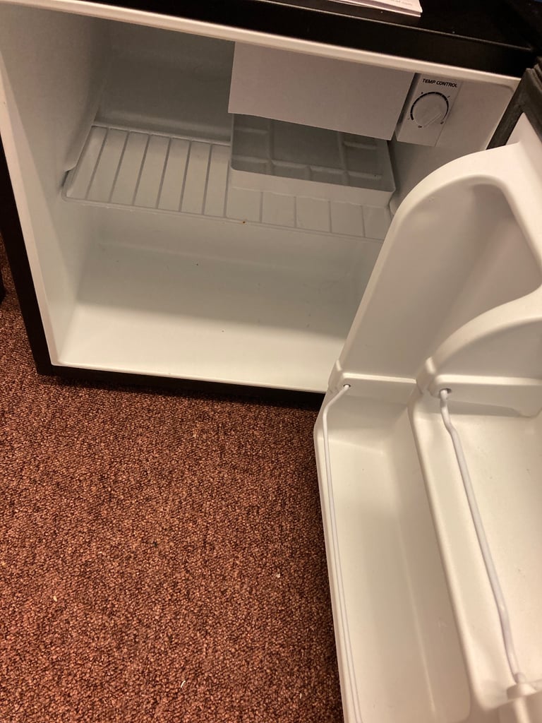 Von Shef mini fridge 