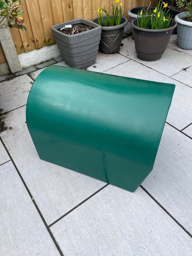 Mr Snuggs Katden / outdoor cat house kennel 