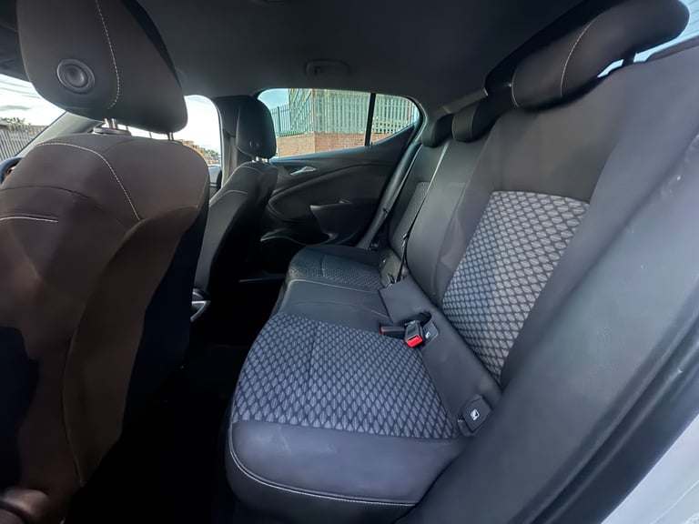 2018 Vauxhall Astra 1.4T 16V 125 Design 5dr HATCHBACK Petrol Manual