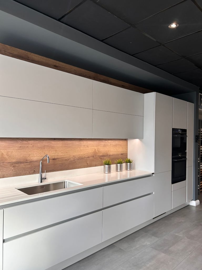 60% OFF - Leicht Ceres Ex-display Kitchen for sale + Siemens Appliances & Quartz Worktop included 